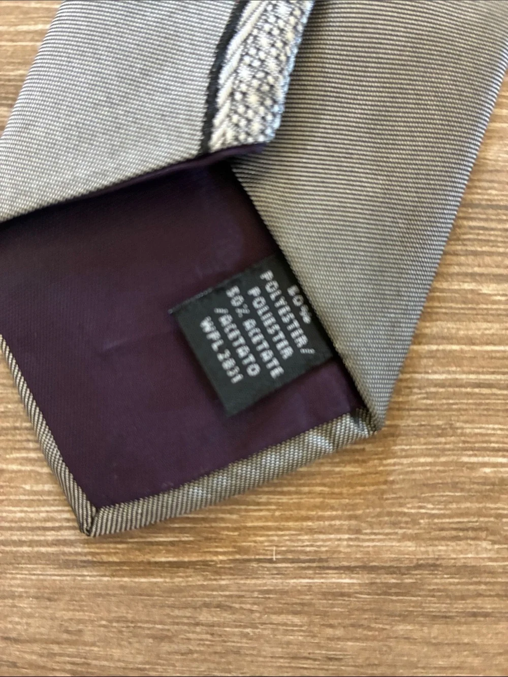 Vintage Men's Textured Gray Thin Tie with Subtle Pattern Detail